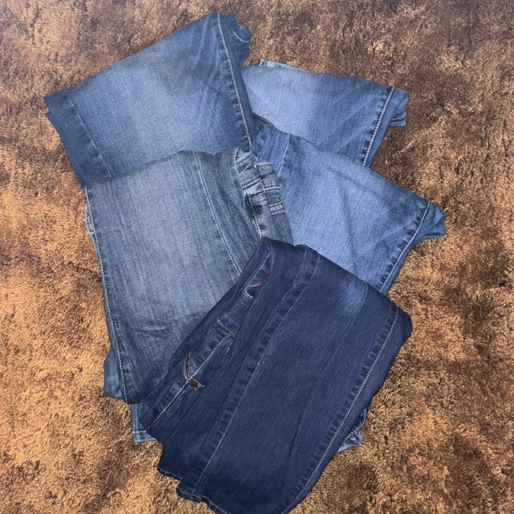 1 random pair of skinny jeans. Shades of blue wash. Stretchy